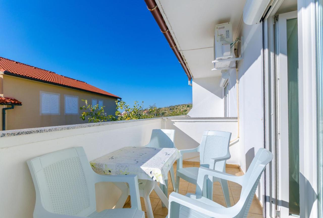 Apartments Anica J Лопар Экстерьер фото