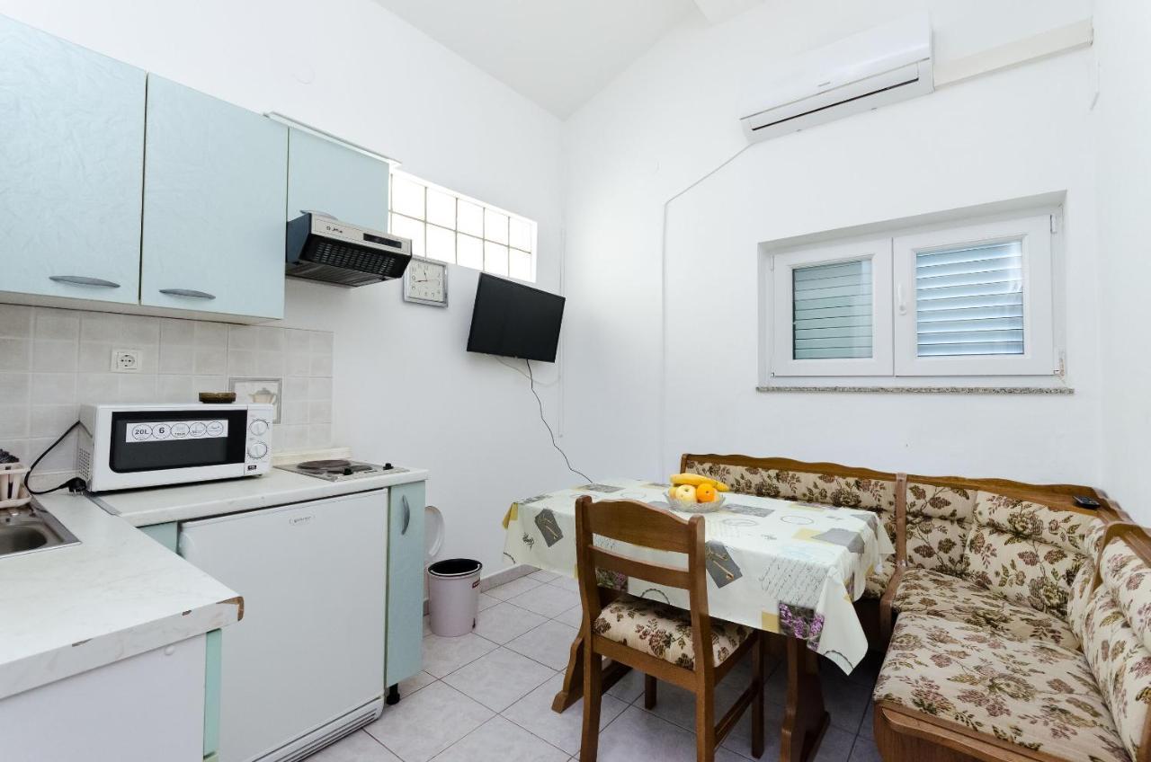 Apartments Anica J Лопар Экстерьер фото