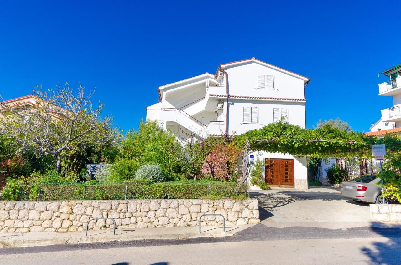 Apartments Anica J Лопар Экстерьер фото