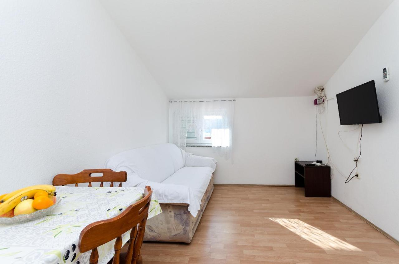 Apartments Anica J Лопар Экстерьер фото