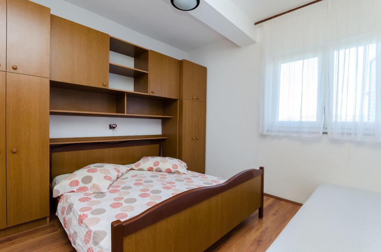 Apartments Anica J Лопар Экстерьер фото