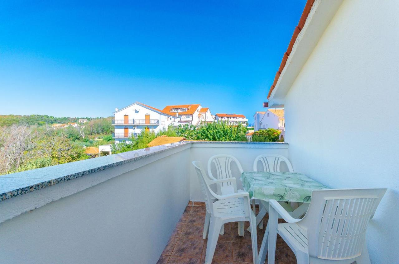 Apartments Anica J Лопар Экстерьер фото