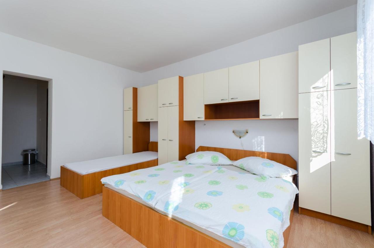 Apartments Anica J Лопар Экстерьер фото