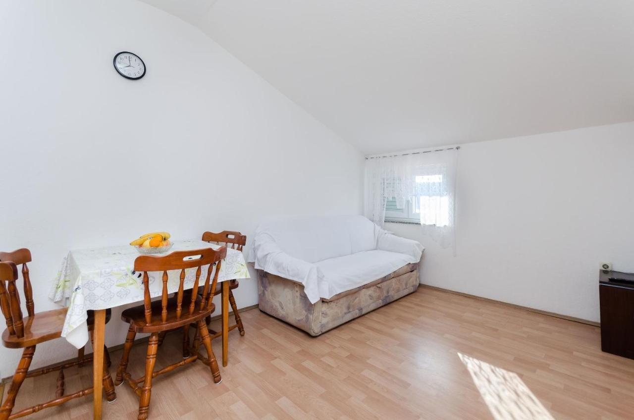 Apartments Anica J Лопар Экстерьер фото