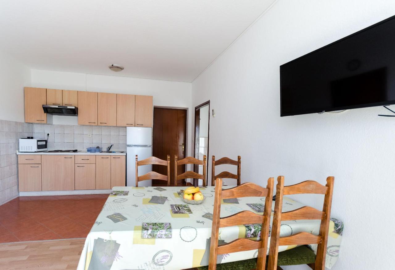 Apartments Anica J Лопар Экстерьер фото