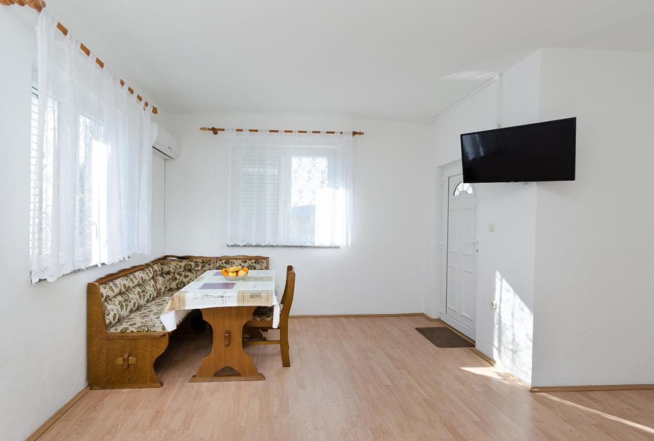 Apartments Anica J Лопар Экстерьер фото